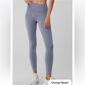 Alo yoga airlift high waisted leggings in Fog color size xs
